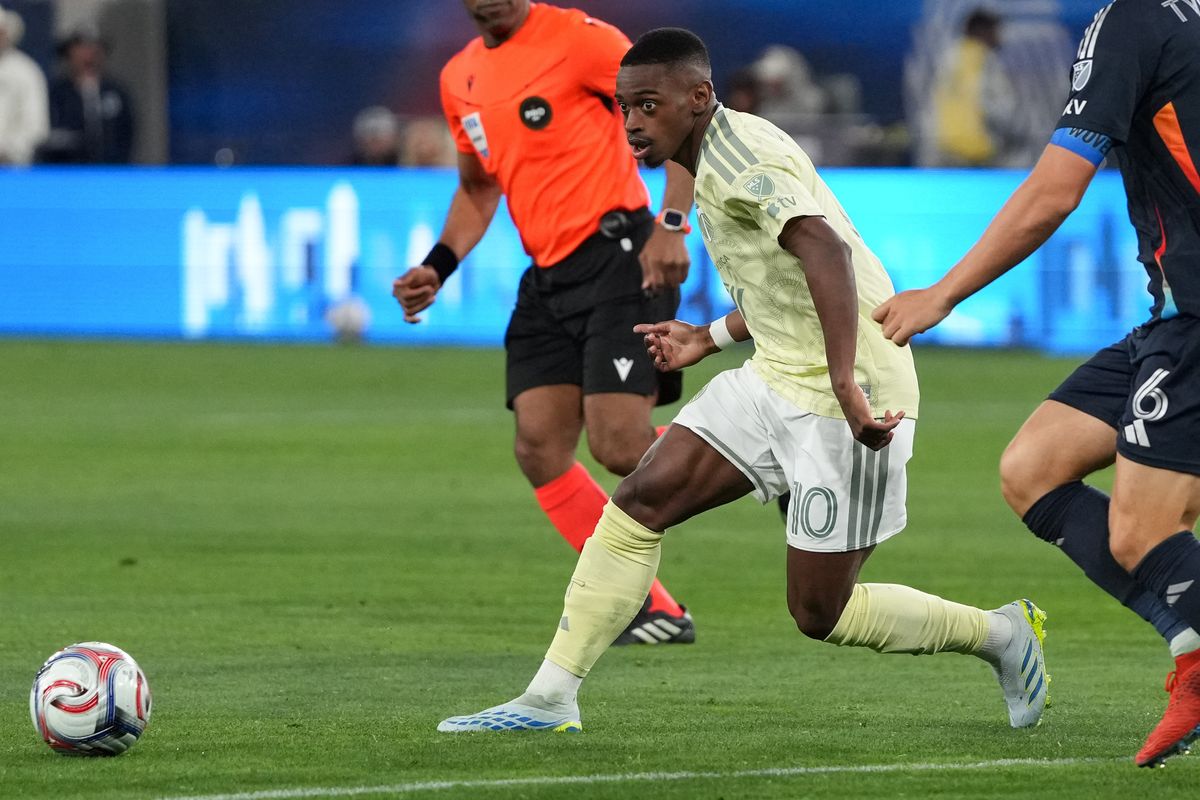 Portland Timbers midfielder David Da Costa (10) passes the ball during an MLS soccer game against the San Diego FC, Saturday April 25, 2026 in San Diego, California. Portland Timbers midfielder David Da Costa (10) passes the ball during an MLS soccer game against the San Diego FC, Saturday April 25, 2026 in San Diego, California.
