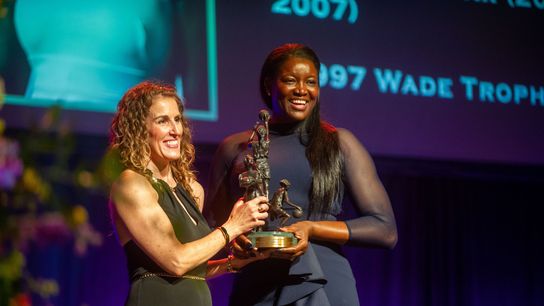 Sparks will retire No. 8 jersey of DeLisha Milton-Jones taken in Los Angeles (Los Angeles Sparks)